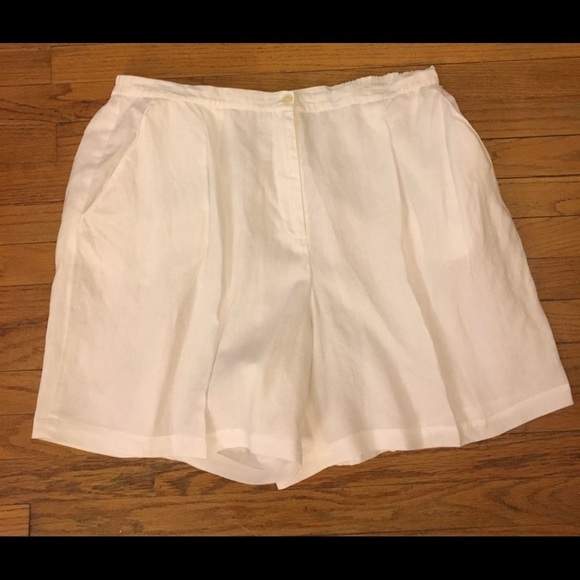 Saks Fifth Avenue Pants - Saks Fifth Avenue White Linen Shorts, Size 18